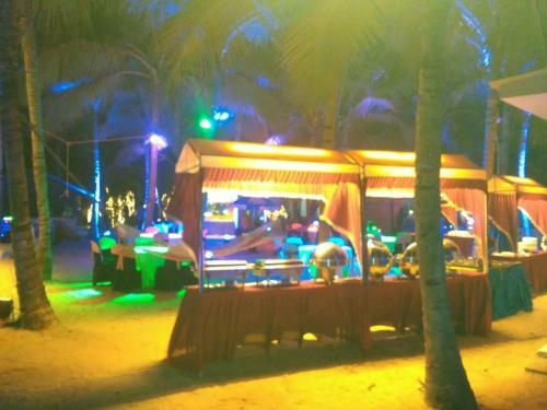 Hotel Regant Lake Village