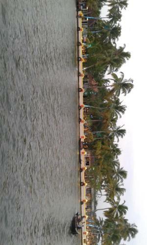 Hotel Regant Lake Village