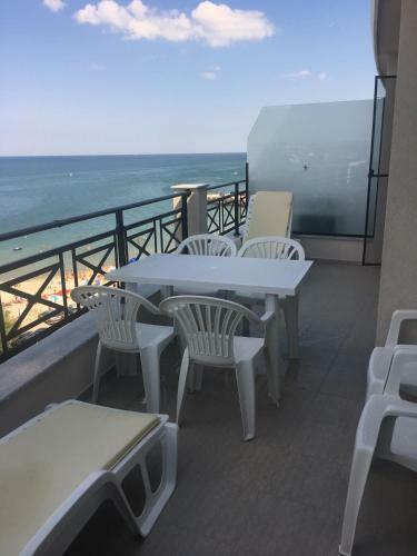 Golden Sea View Apartments