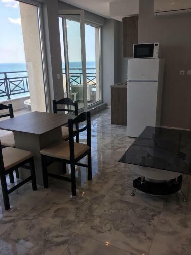 Golden Sea View Apartments