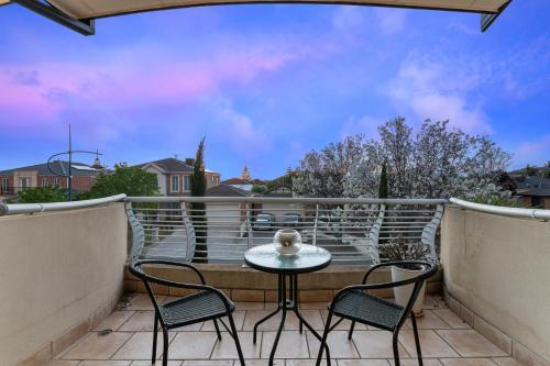 Villa De Marseilles - Melbourne
