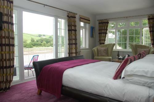 Hostal Riverside Cottage Guesthouse