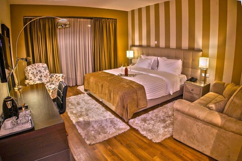 Hotel Diamond City Living