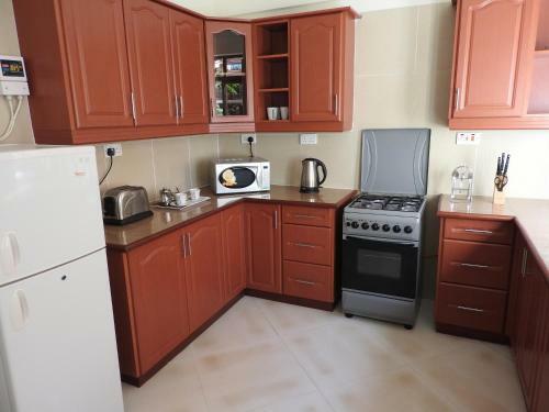 Hotel Cerenata Gardens Suites