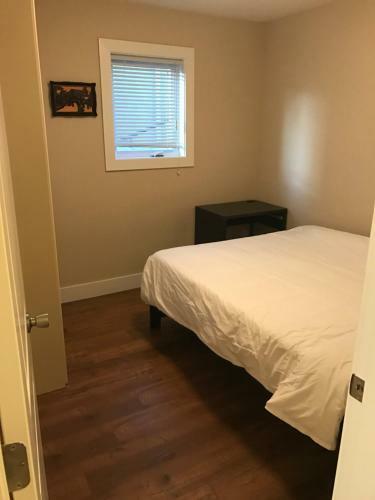 Cozy New One-bedroom Suite