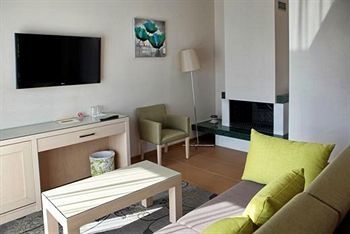 Rahoni Cronwell Park Hotel