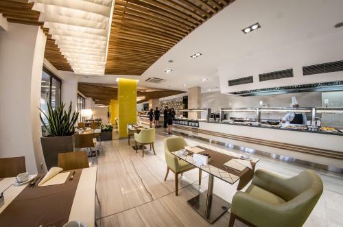 Hotel Premier Fort Cuisine - Full Board