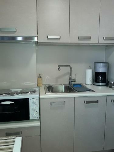Hostal Plakoures Home