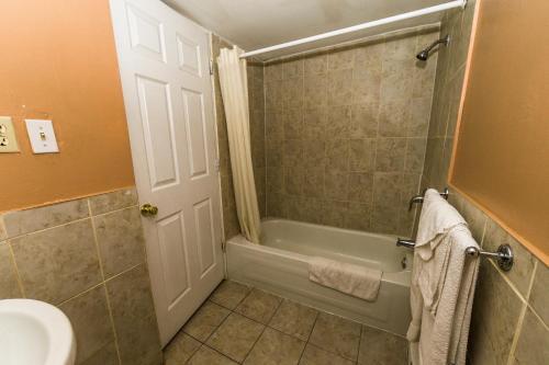 New Plaza Motel