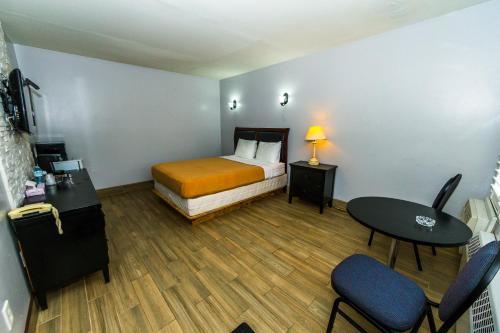 New Plaza Motel