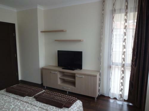 Two-bedroom Apartment With Garden