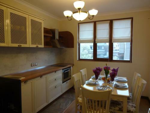 Two-bedroom Apartment With Garden