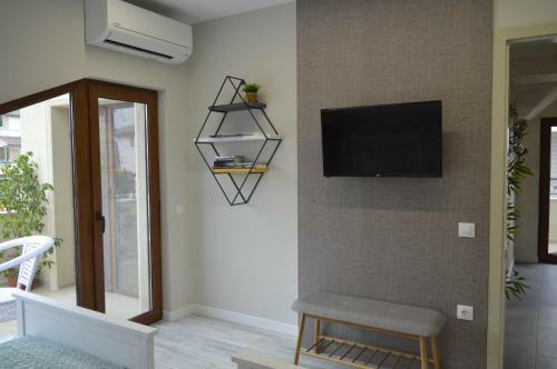 Two-bedroom Apartment With Garden