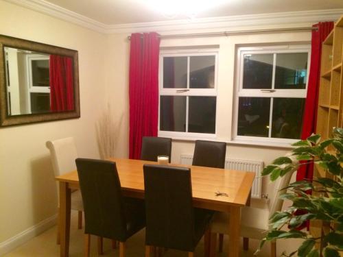 Quarters - Harcourt House Apartment