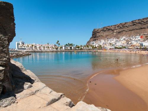 Beachfront Apartment Mog�n Mb