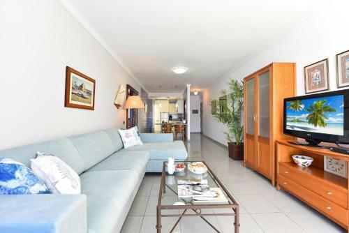 Beachfront Apartment Mog�n Mb