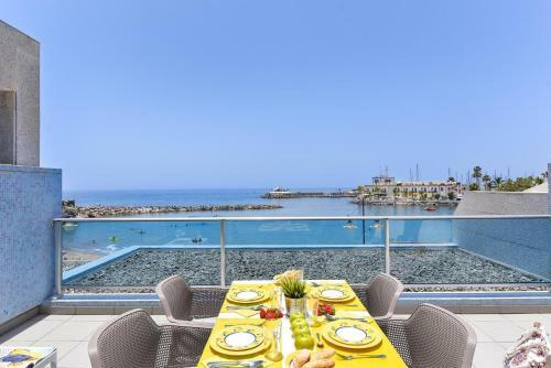 Beachfront Apartment Mog�n Mb