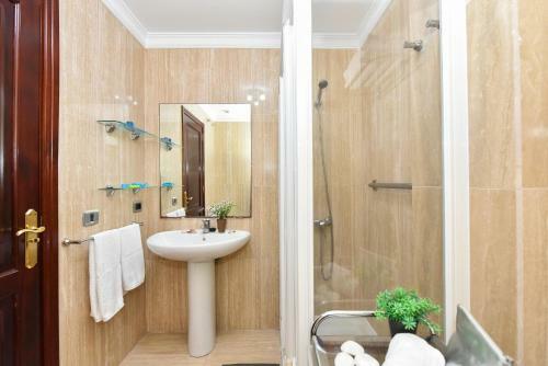 Beachfront Apartment Mog�n Mb