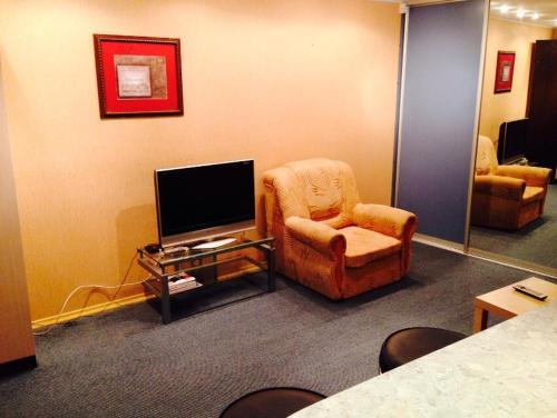 Apartment On Druzhby 4