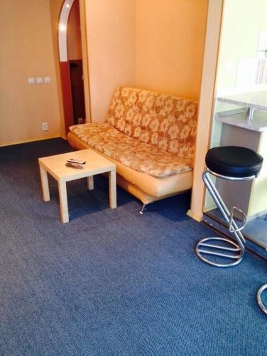 Apartment On Druzhby 4