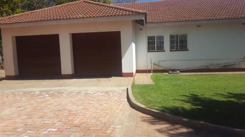 Hostal The Crown Inn Guest House