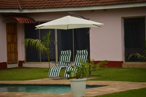 Hostal The Crown Inn Guest House