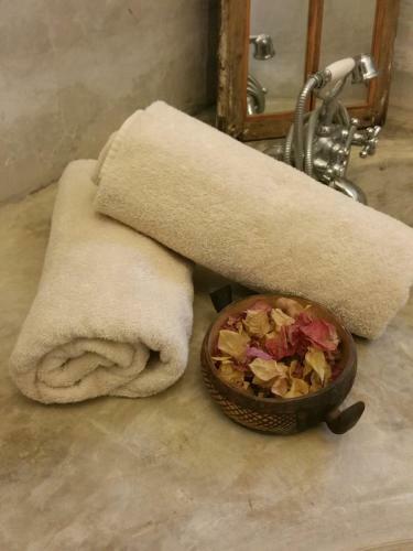 Bed & Breakfast Blues & Chutney Country