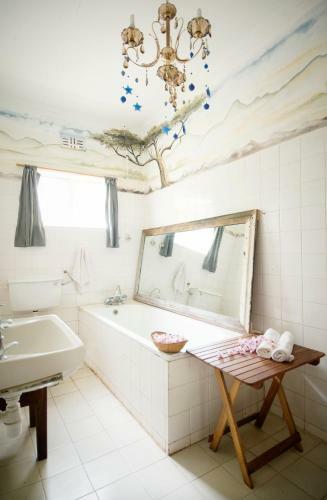 Bed & Breakfast Blues & Chutney Country