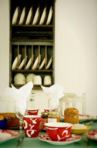 Bed & Breakfast Blues & Chutney Country