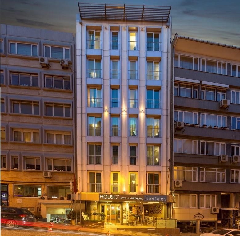Hotel Housez Suites