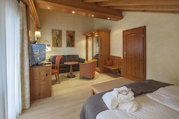 Schoenegg Swiss Q Chalet Hotel