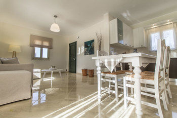 Iphimedeia Apartments & Suites