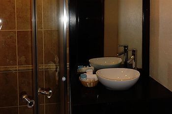 Bed & Breakfast Zawadi House