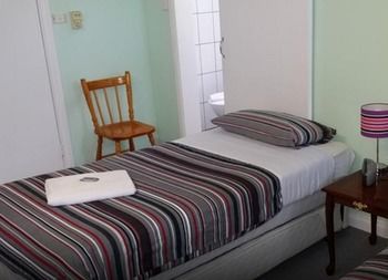 Motel Warners At The Bay