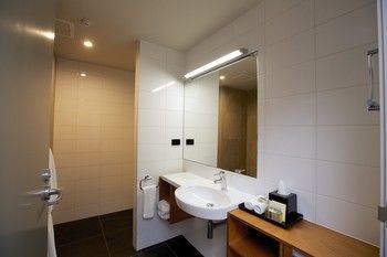 King And Queen Hotel Suites
