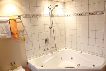 Gateway International Motel