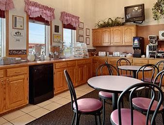 Motel Super 8 Kingdom City
