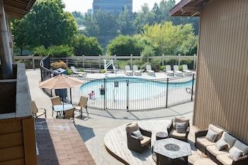 Hotel Red Lion River Inn