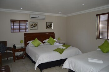 Hotel Lakeview Guest House & Conference Centre