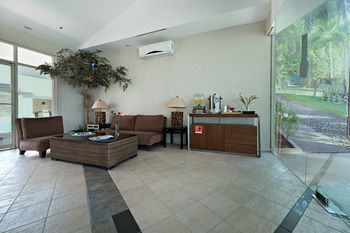 Court Meridian Hotel And Suites