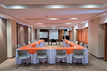 Court Meridian Hotel And Suites