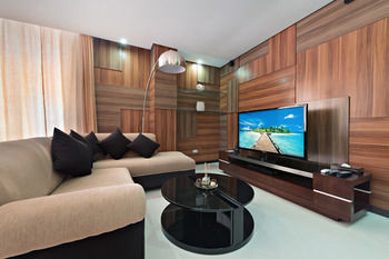 Court Meridian Hotel And Suites
