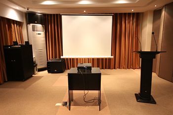 Court Meridian Hotel And Suites