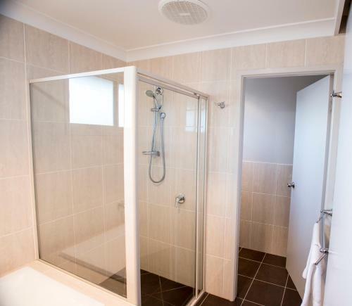 Best Western Plus All Settlers Motor Inn