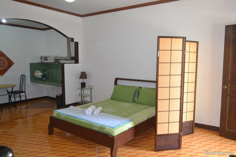 Hotel Antonio's Apartelle & Suites