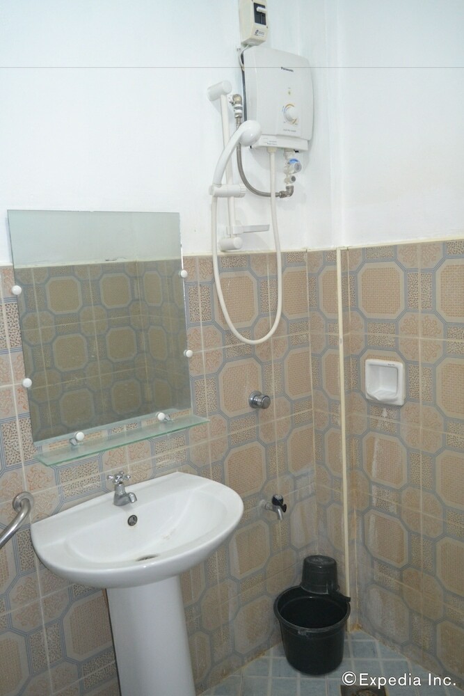 Hotel Antonio's Apartelle & Suites