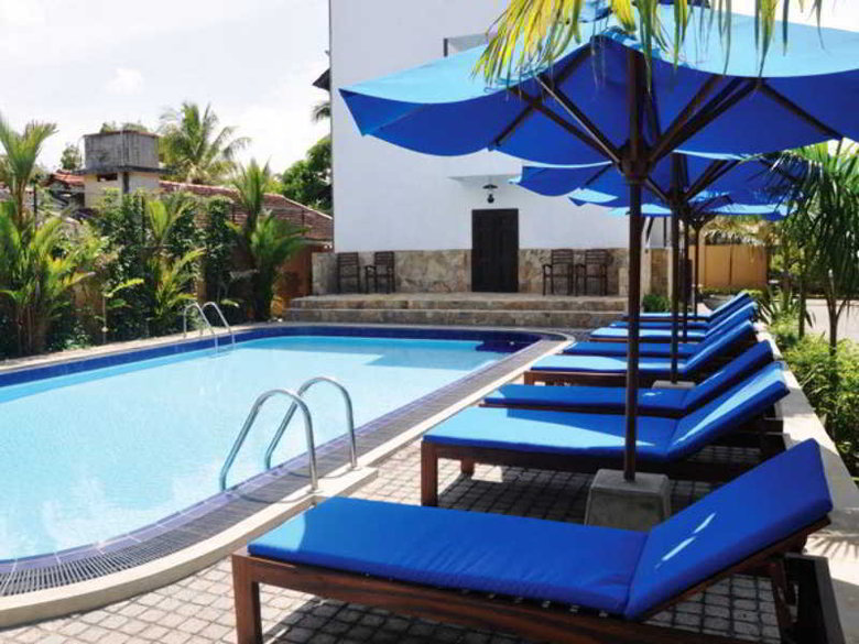 St. Lachlan Hotel & Suites