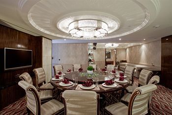 S Aura Hotel