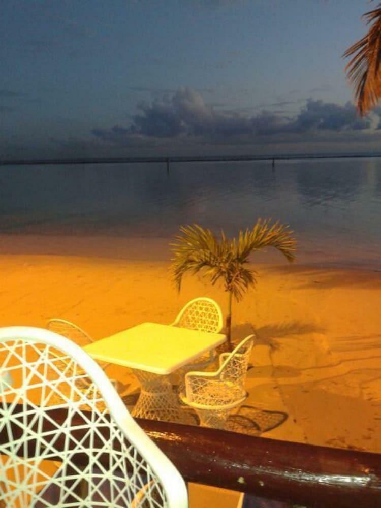 Hotel Village On The Beach