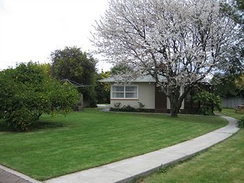 Tudor Lodge Motel